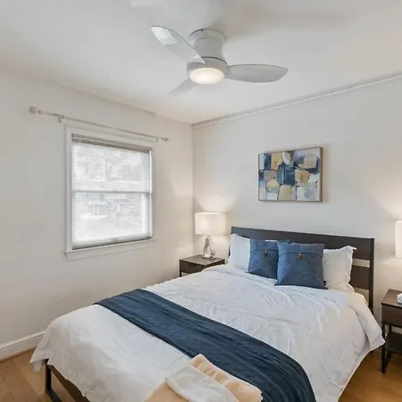 Beautiful 3Br 2Ba Colonial House By Cozysuites Alexandria Exterior foto
