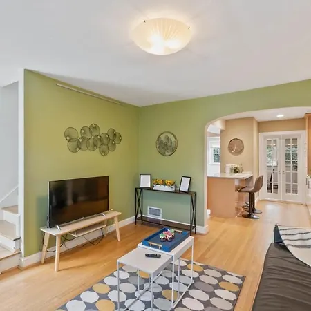Beautiful 3Br 2Ba Colonial House By Cozysuites Alexandria Exterior foto