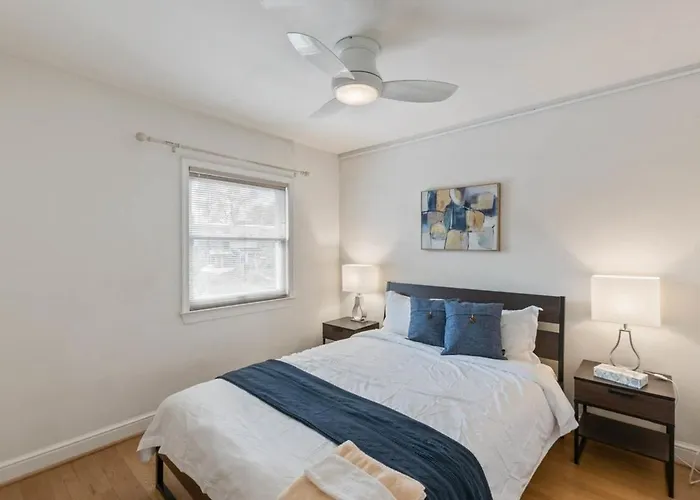 Beautiful 3Br 2Ba Colonial House By Cozysuites