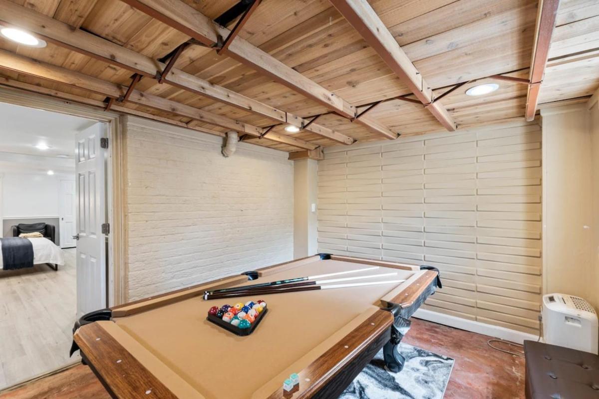 Beautiful 3br 2ba Colonial House By Cozysuites Сasa de vacaciones *