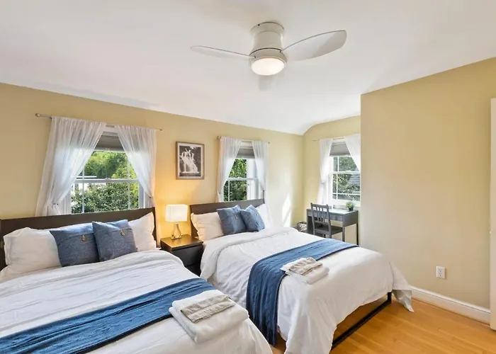 Beautiful 3Br 2Ba Colonial House By Cozysuites