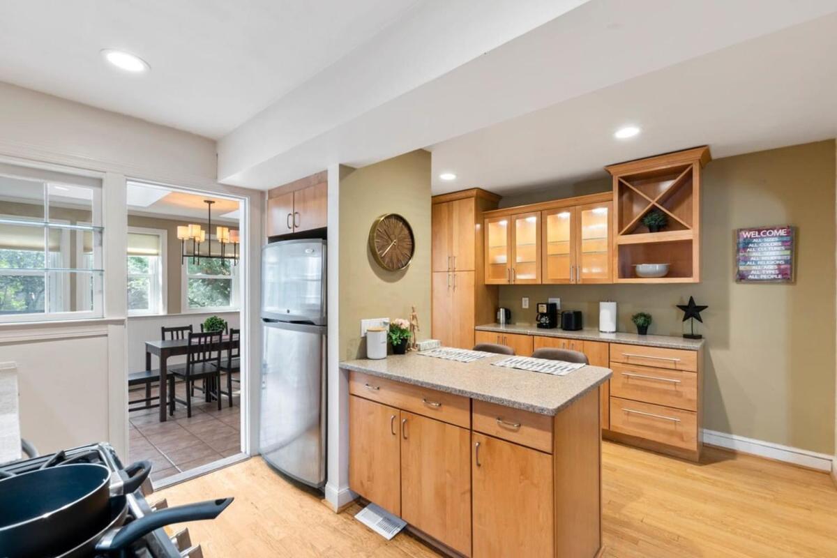 Beautiful 3br 2ba Colonial House By Cozysuites