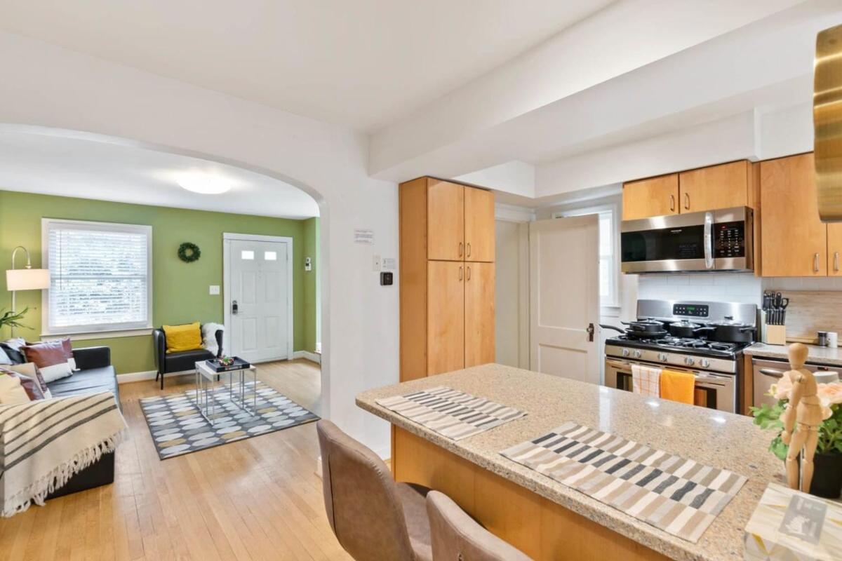 Beautiful 3br 2ba Colonial House By Cozysuites Ferienhaus *