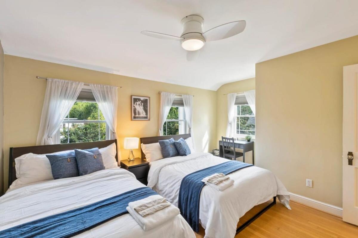 Beautiful 3br 2ba Colonial House By Cozysuites * Alexandria