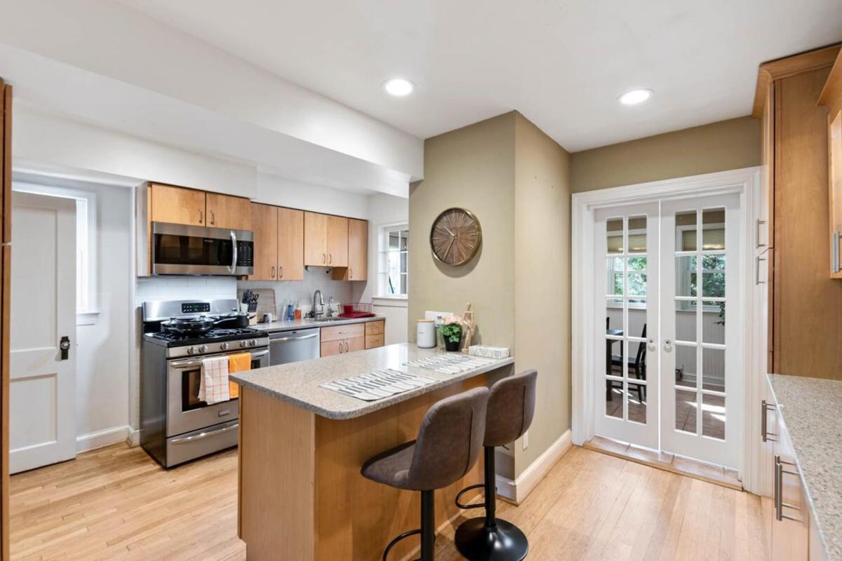 Beautiful 3br 2ba Colonial House By Cozysuites *